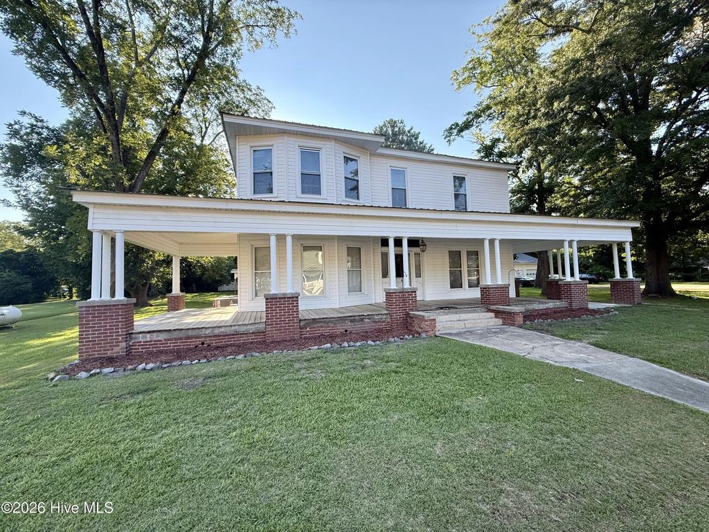 106 S Broad Street, Everetts