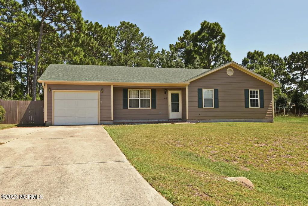 415 Oregon Trail, Hubert