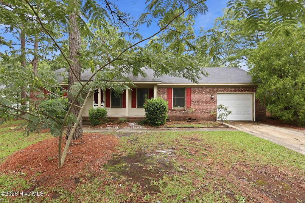 924 E Winds Lane, Fayetteville