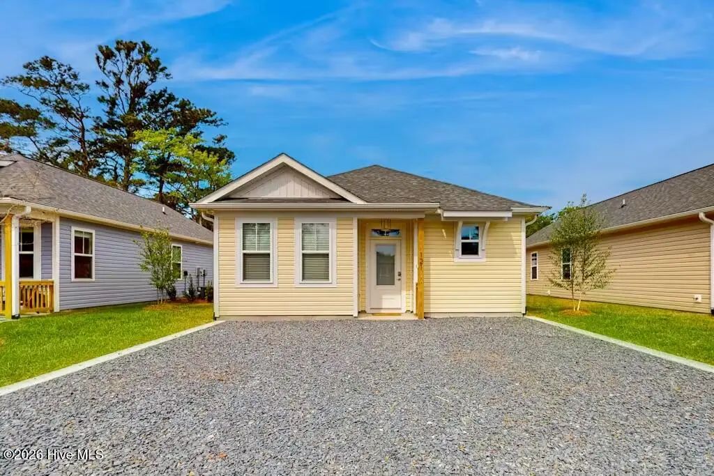 121 Ne 75th Street, Oak Island
