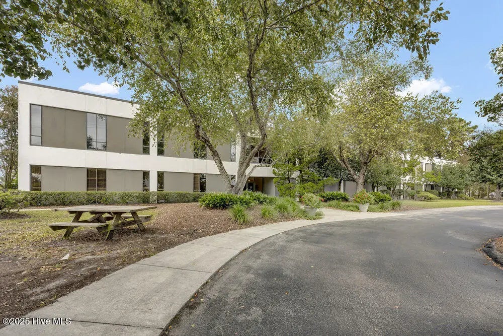 5041 New Centre Drive, 