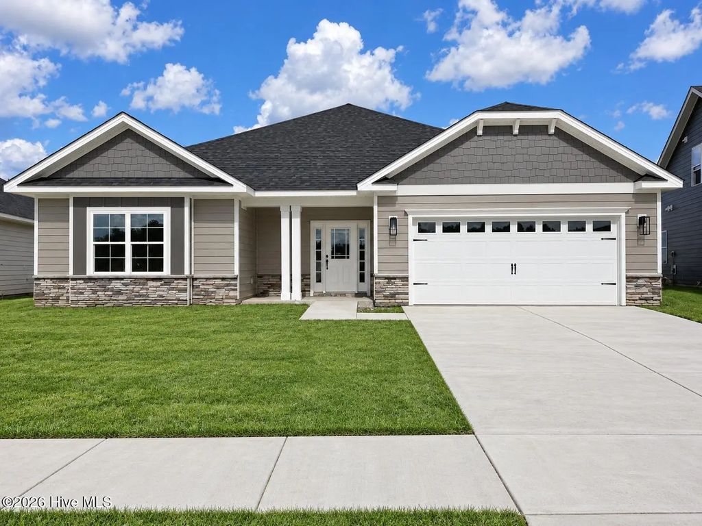 2125 Sandbrook Loop, Leland