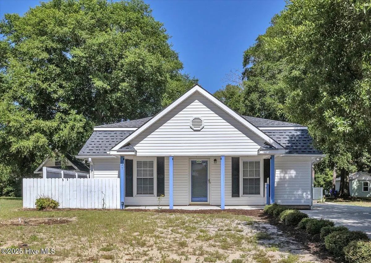 127 Nw 19th Street, Oak Island
