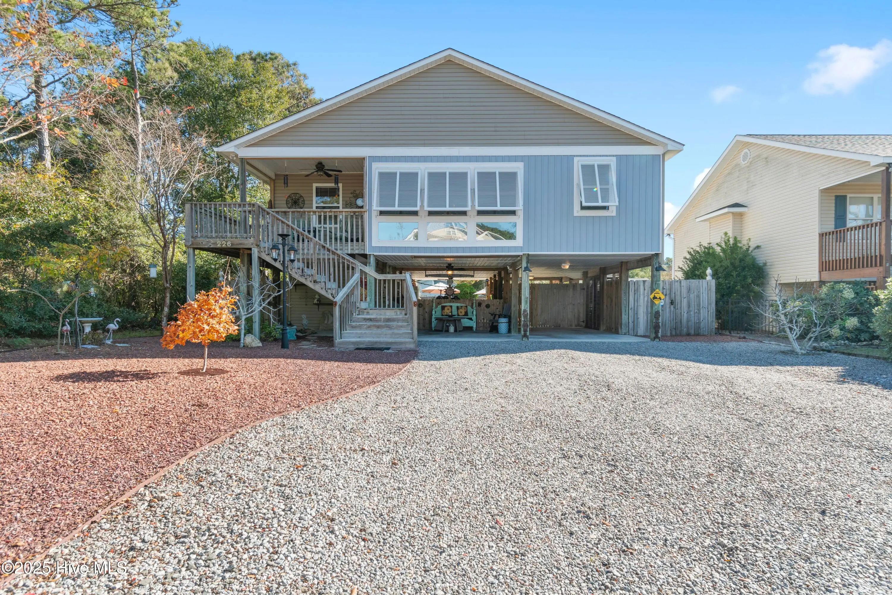 226 Ne 43rd Street, Oak Island
