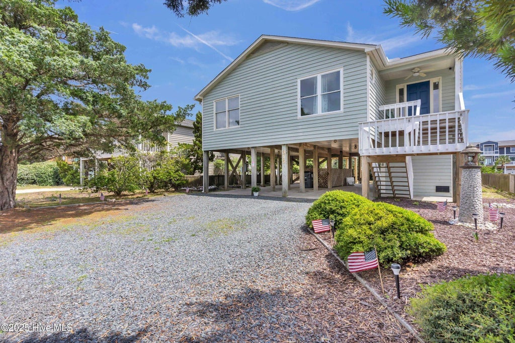 315 Brunswick Avenue W, Holden Beach