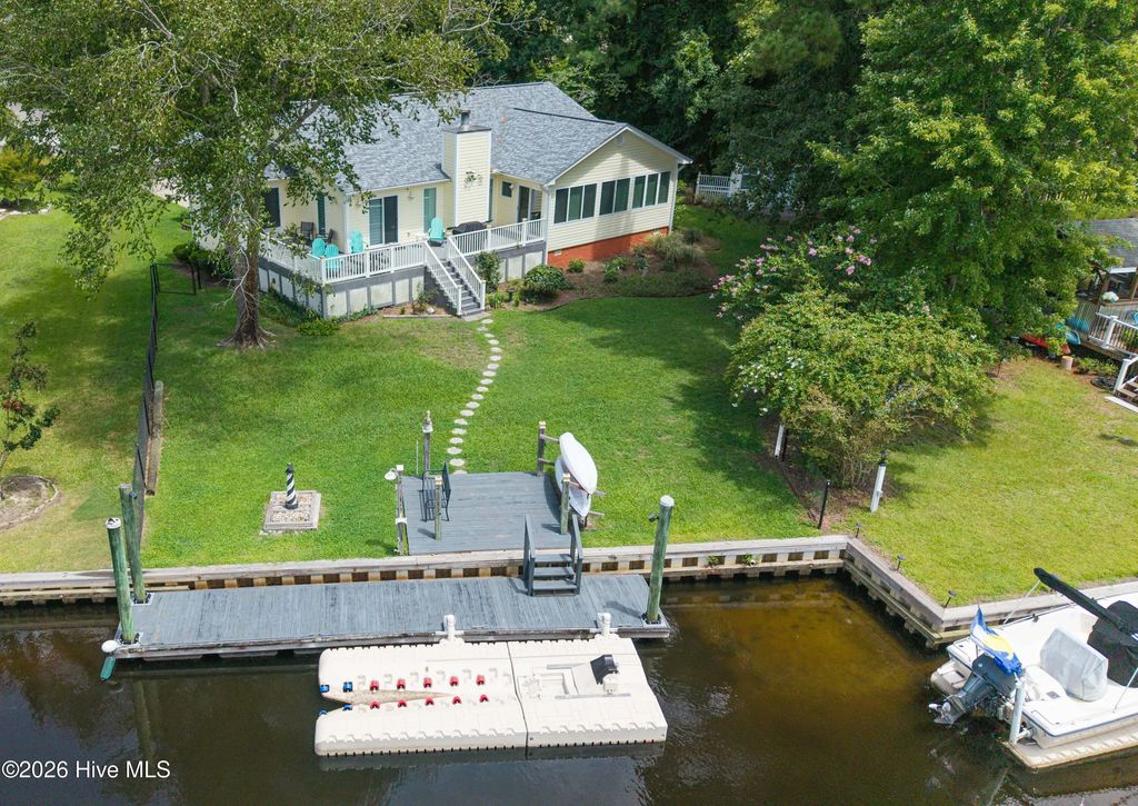 109 Commander Circle, New Bern