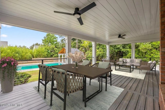 203 Hatteras Court, Hampstead