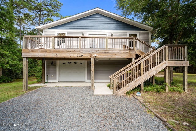 219 Ne 49th Street, Oak Island