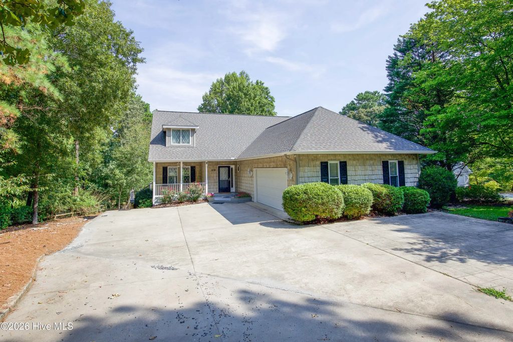 110 Sandspur Lane, Seven Lakes