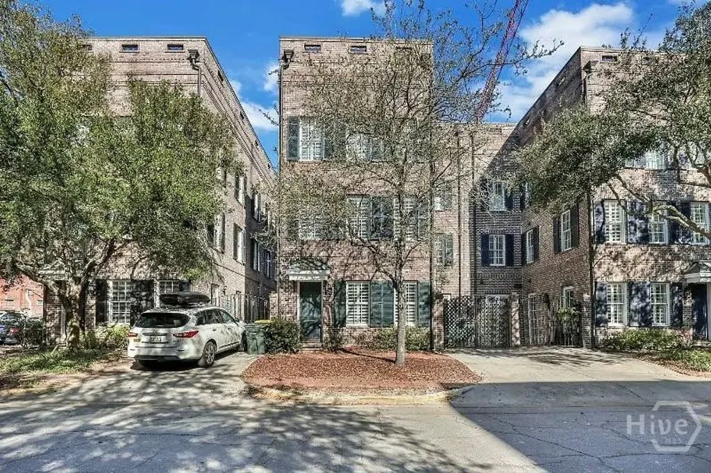 404 E Mcdonough Street, Savannah