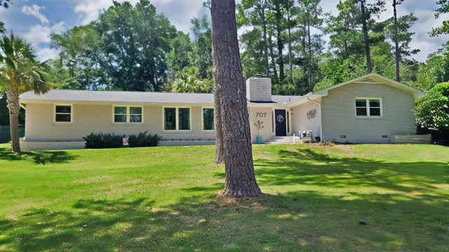 707 Pin Oak Drive, 