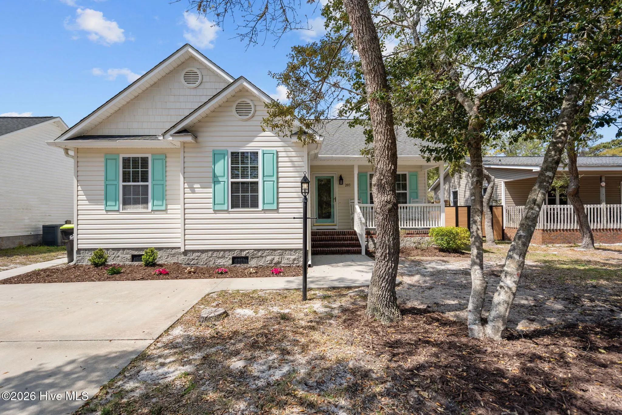 203 Ne 45th Street, Oak Island