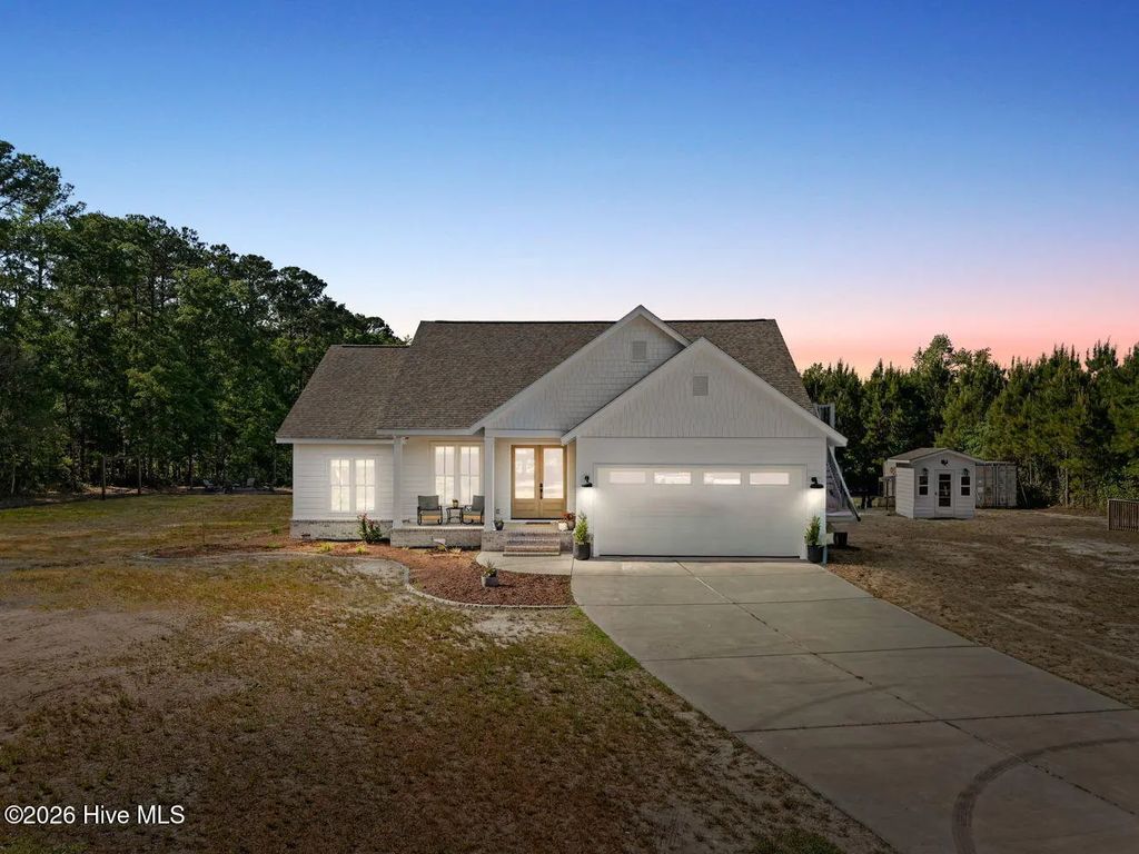 1042 Mable Drive, Calabash