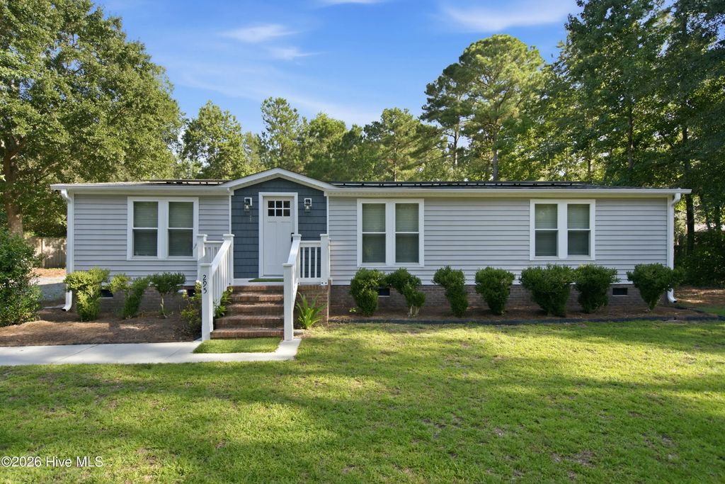 295 Groves Point Circle, Hampstead