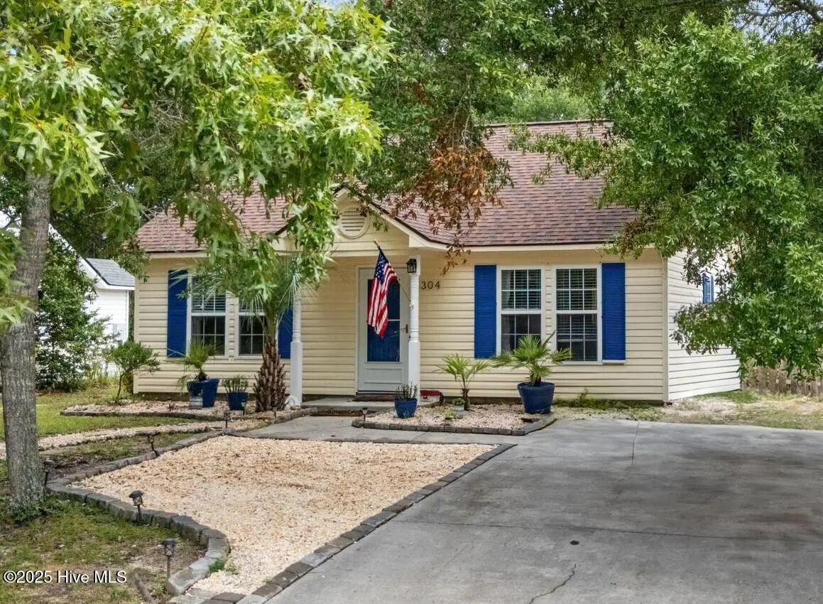 1304 E Oak Island Drive, Oak Island