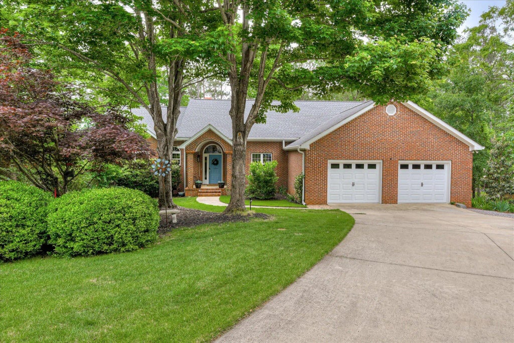 907 Patriots Point Point, 