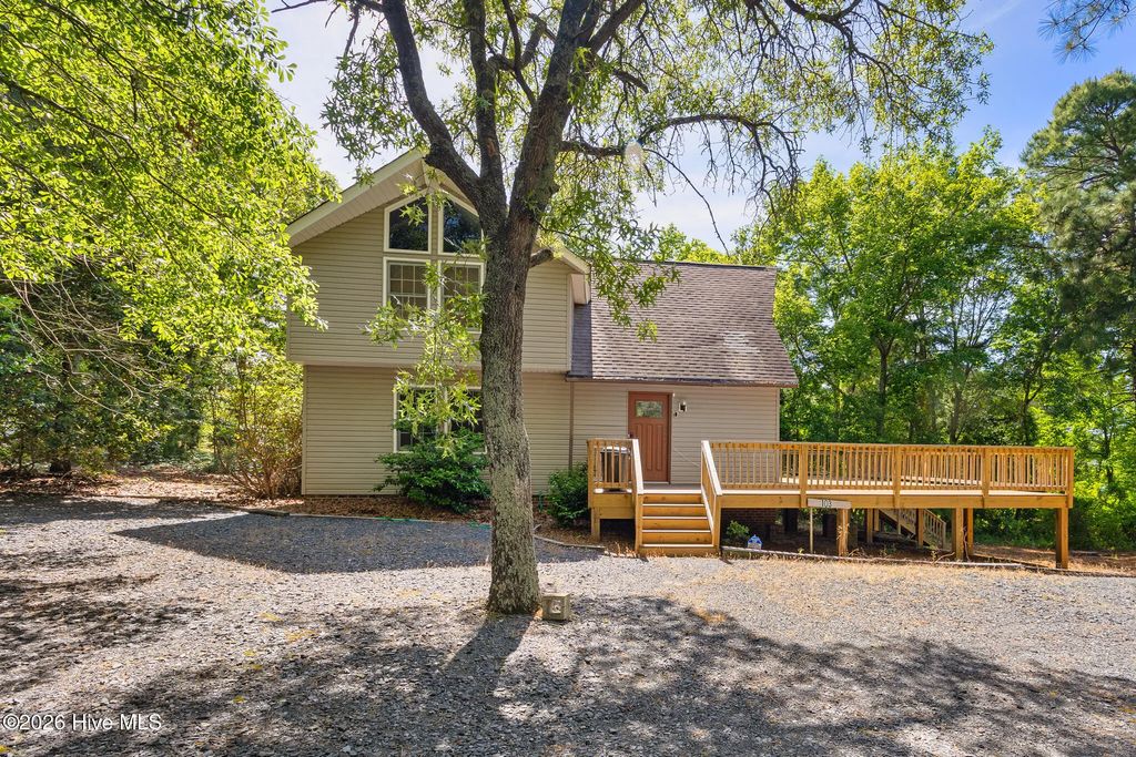 103 Round Oak Court, Seven Lakes