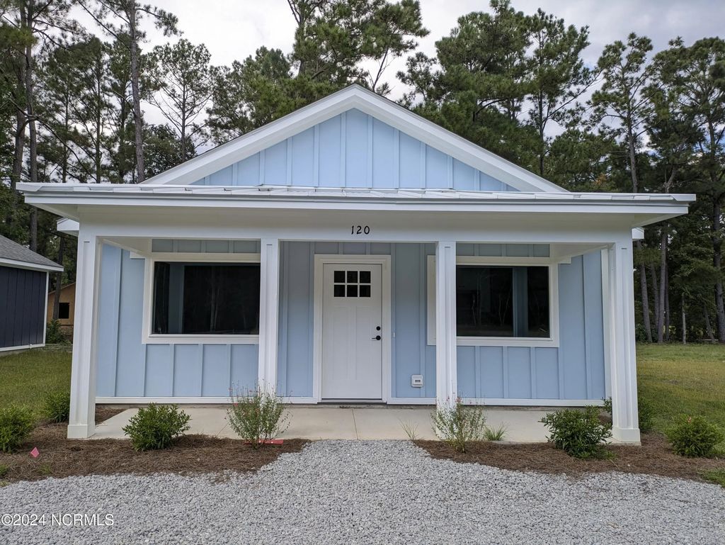 120 Long Pond Loop, Stella