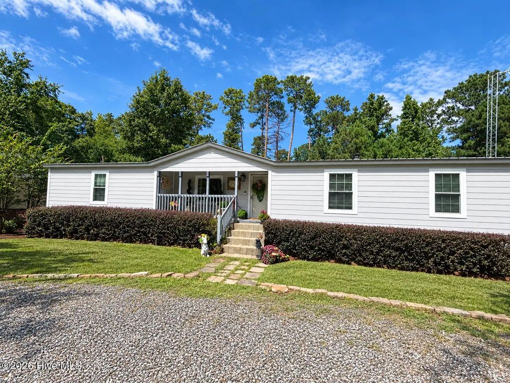 1370 Forest Lake Drive, Lincoln