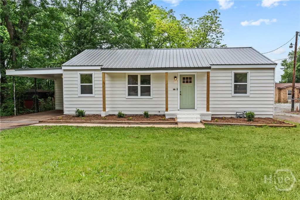 492 Clover, Athens