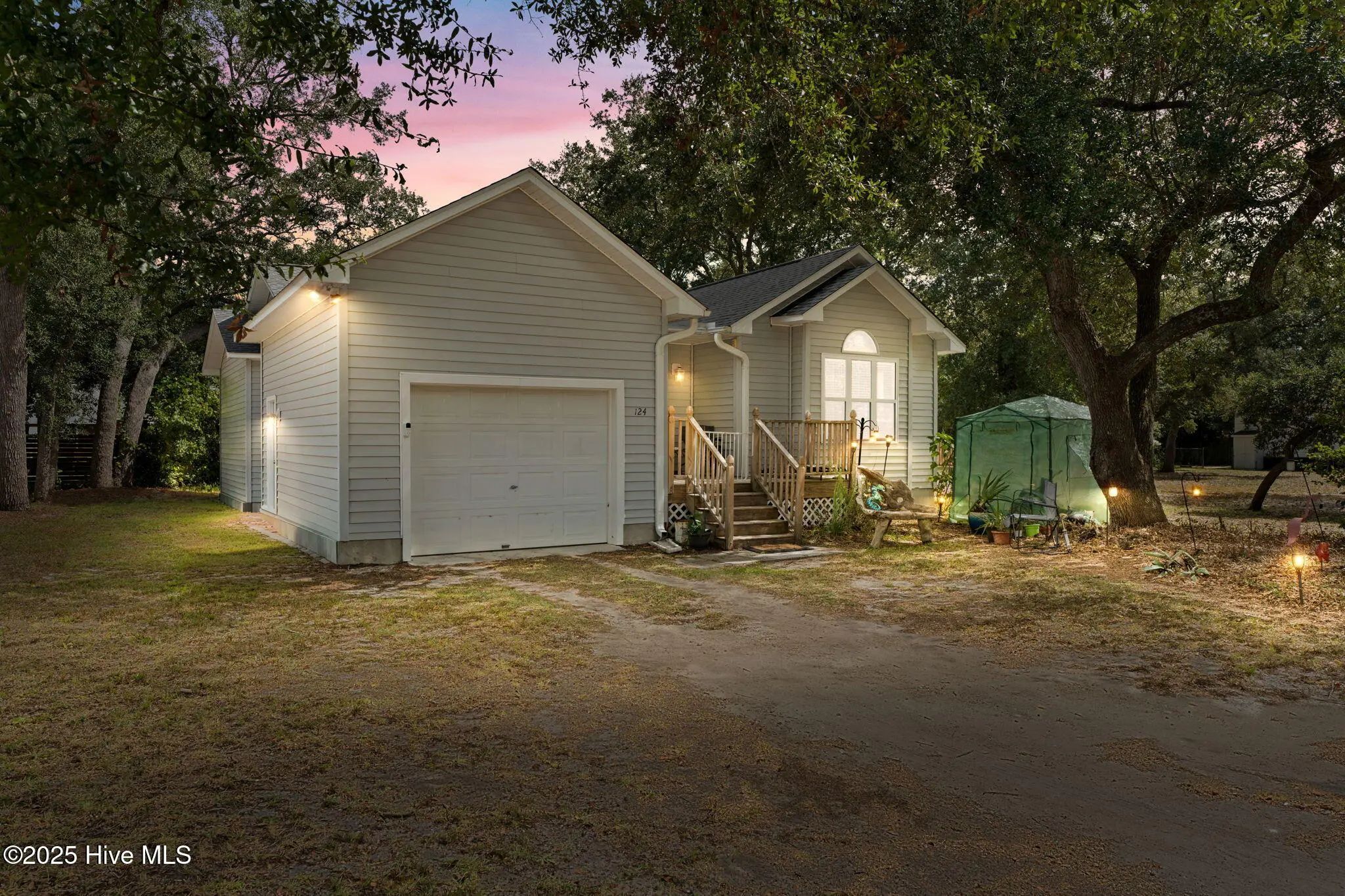 124 Nw 8th Street, Oak Island