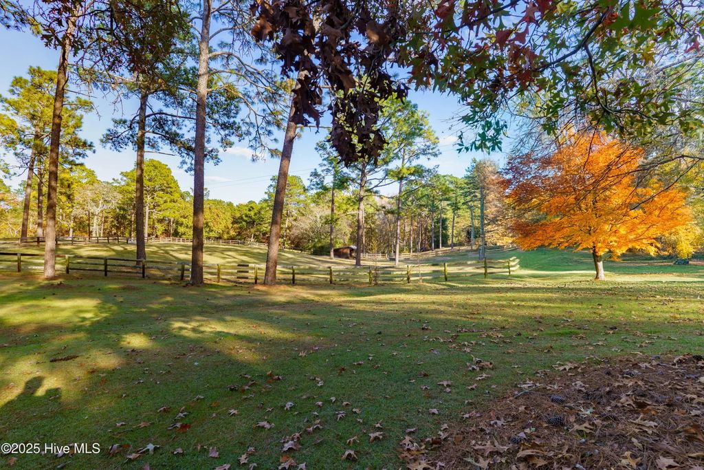 292 Bump A Long Lane, Southern Pines