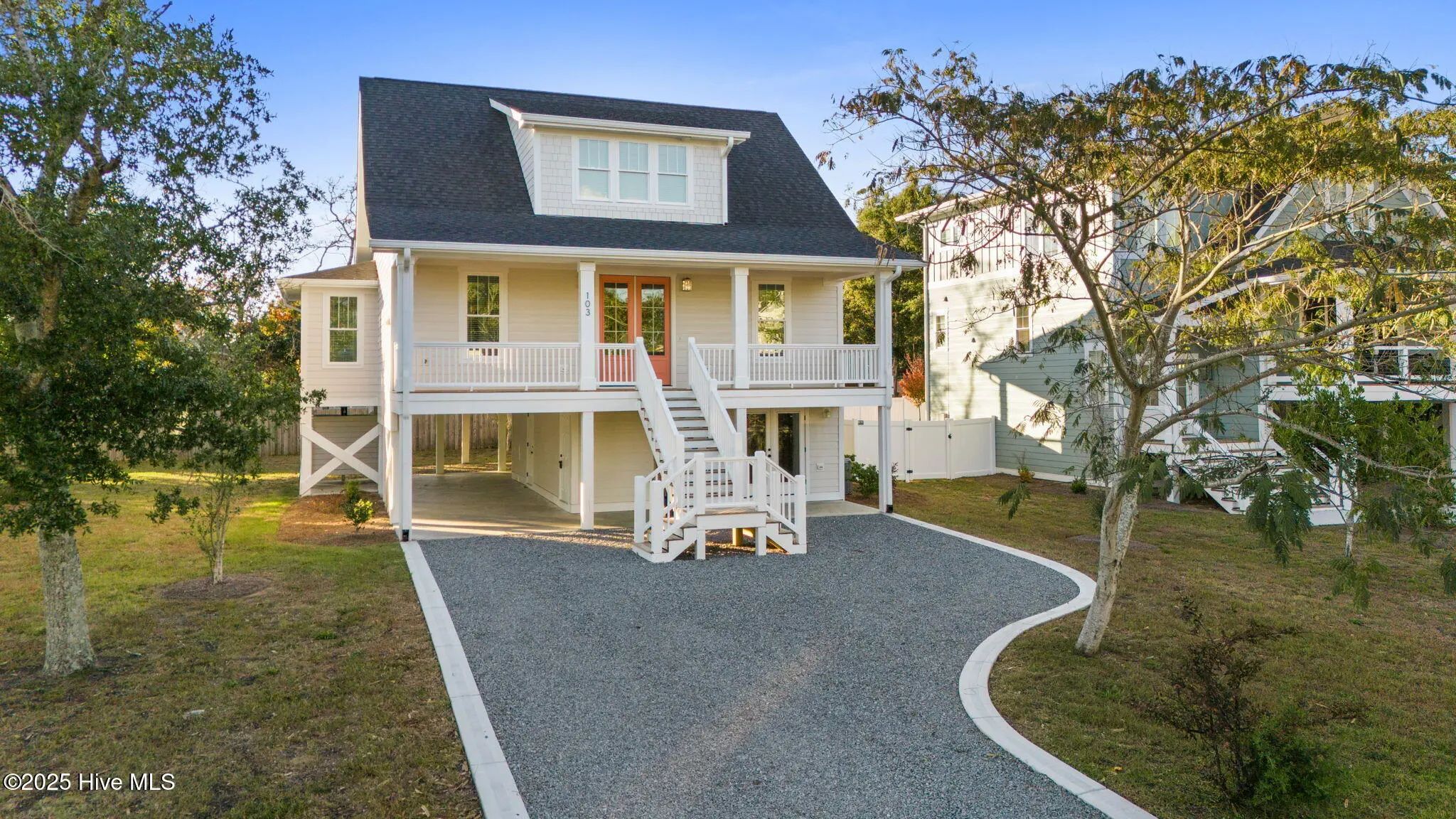 103 Ne 64th Street, Oak Island