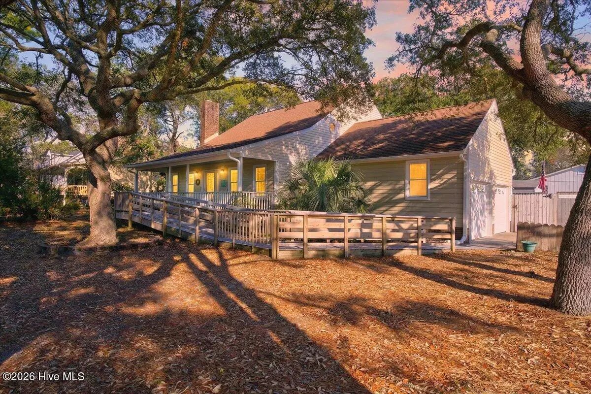 204 Ne 36th Street, Oak Island