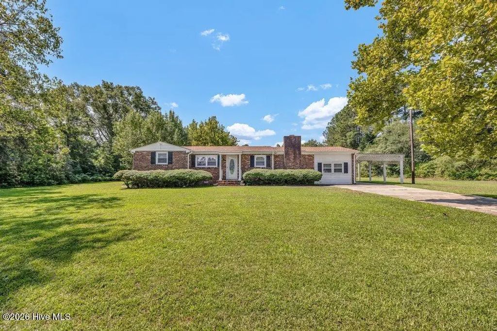 104 Carolina Avenue, Leland