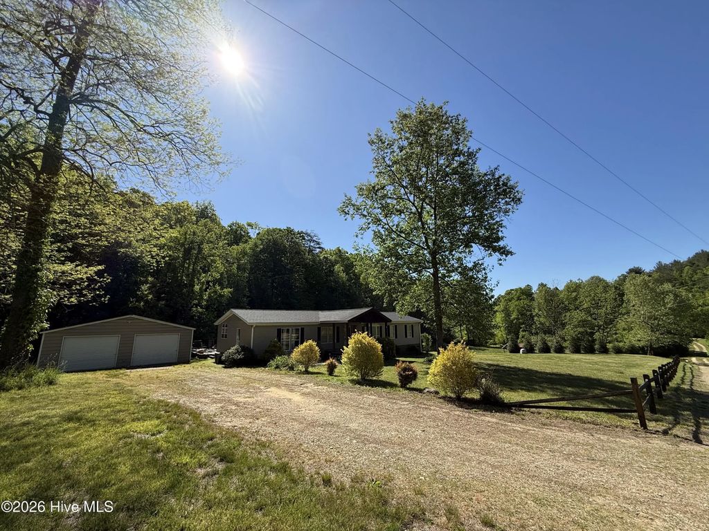 1038 Blackburn Hollow Road, Purlear