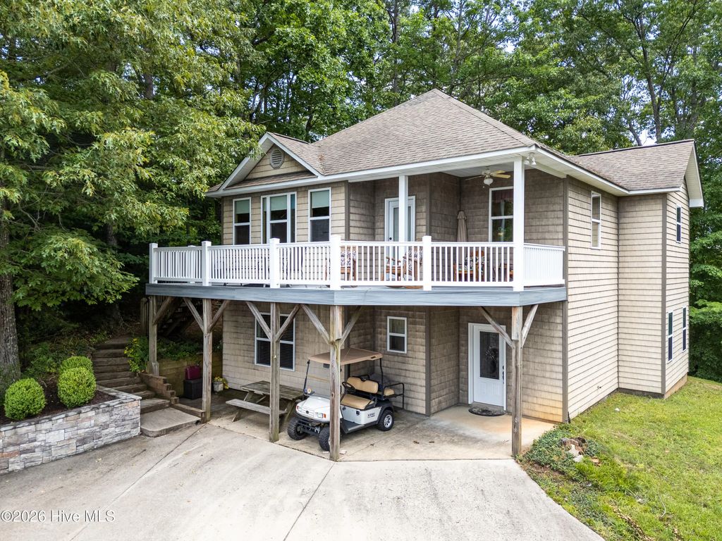 883 Village Road, Murphy