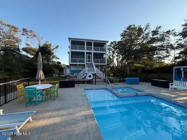 124 W Pelican Drive, Oak Island