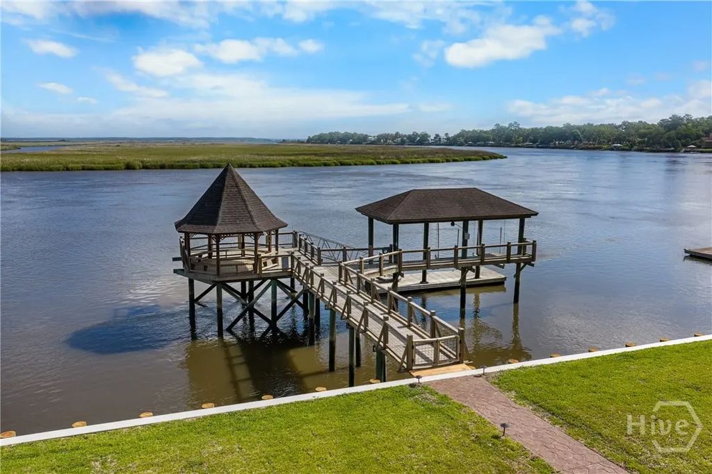 12 Bluff View Drive, Richmond Hill