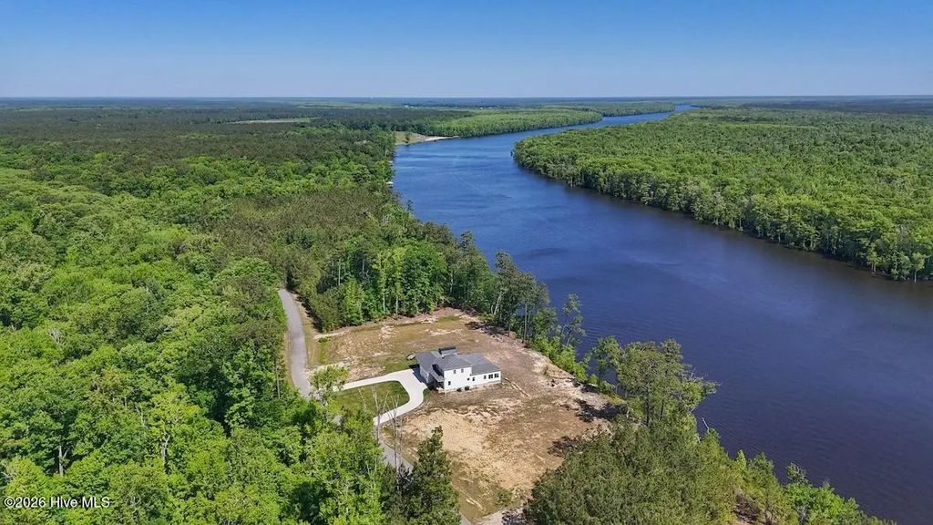 206 Riversedge Drive, Winton