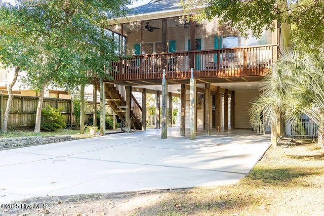 129 Ne 24th Street, Oak Island