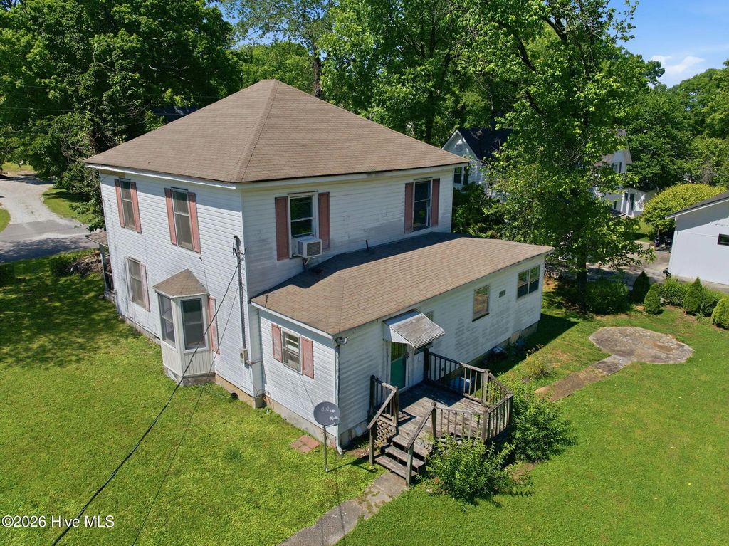 992 Valley River Avenue, Murphy