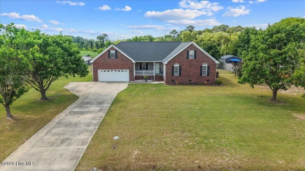 105 Pointe Drive, La Grange