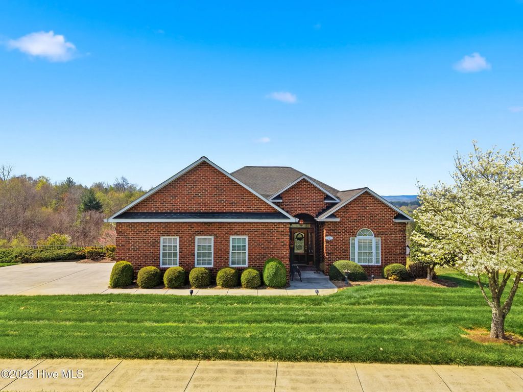 416 Huntington Woods Drive N, Lenoir