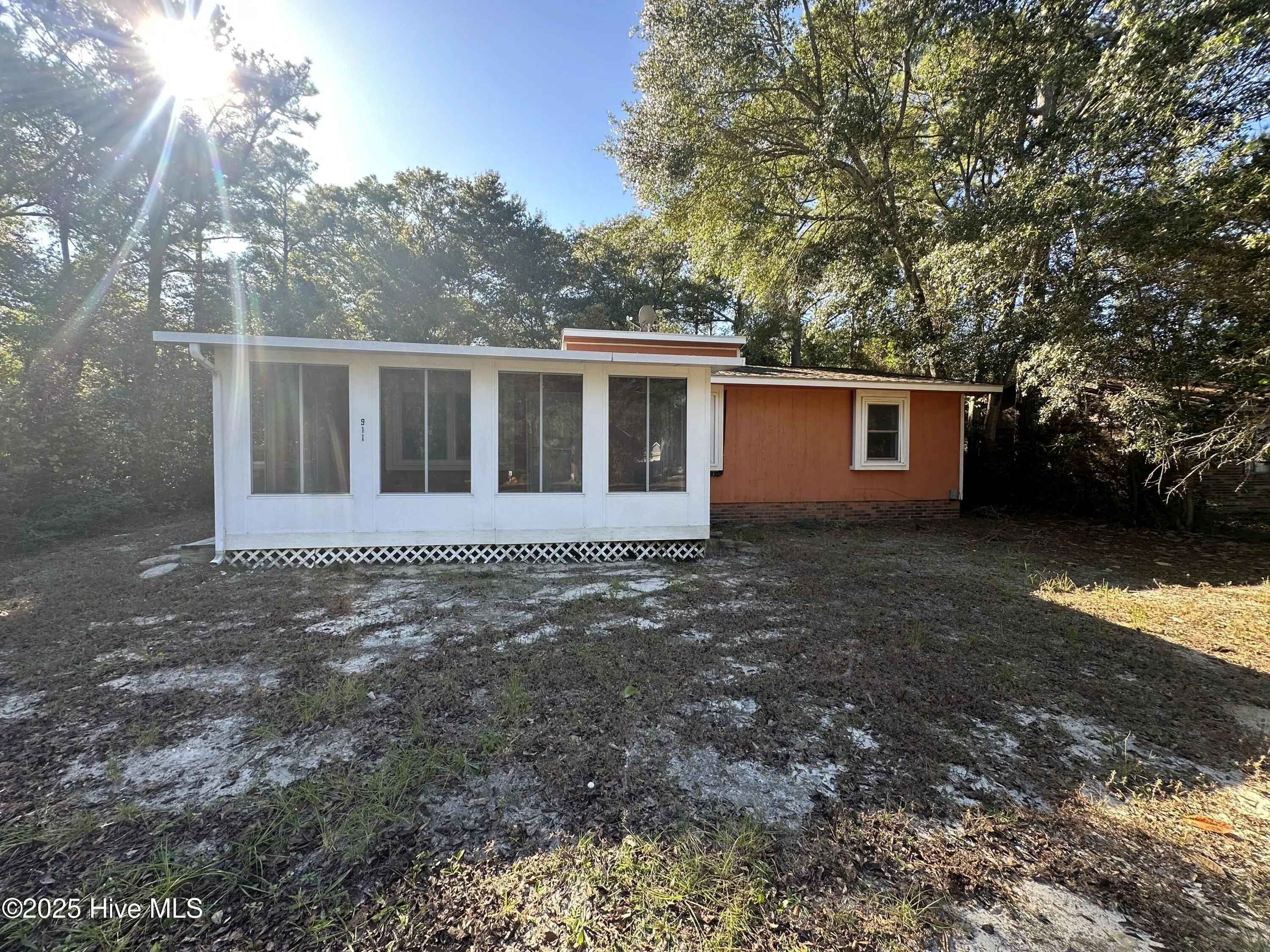 911 N Caswell Avenue, Southport