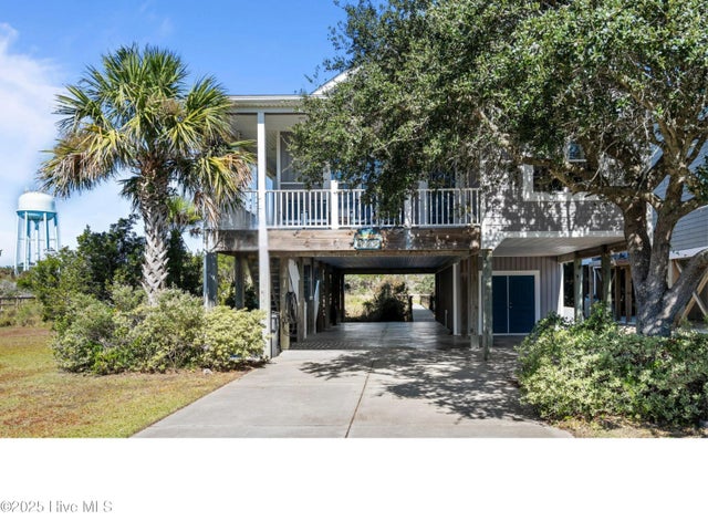 3208 E Pelican Drive, Oak Island