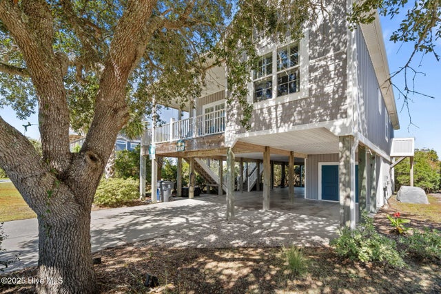 3208 E Pelican Drive, Oak Island