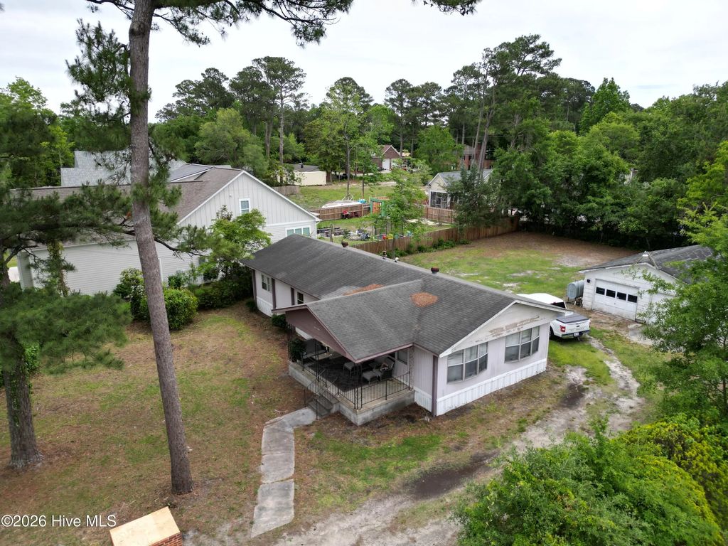 214 Trails End Road, Wilmington