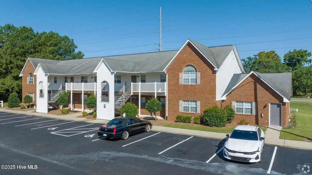 4008 Whitebridge Drive 12, Winterville