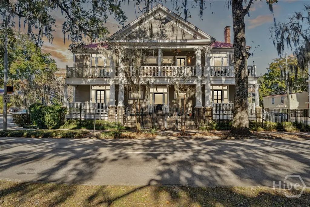 8 W 37th Street F, Savannah