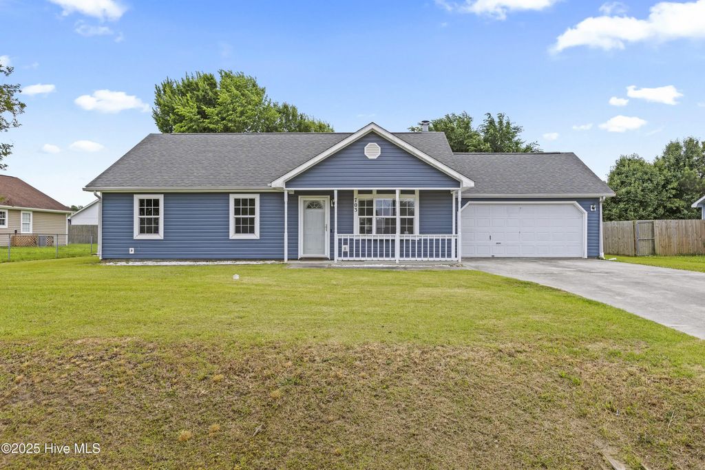 703 Covington Court, Hubert
