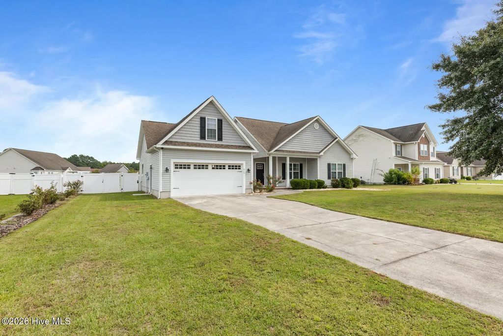 412 Moss Springs Drive, Swansboro