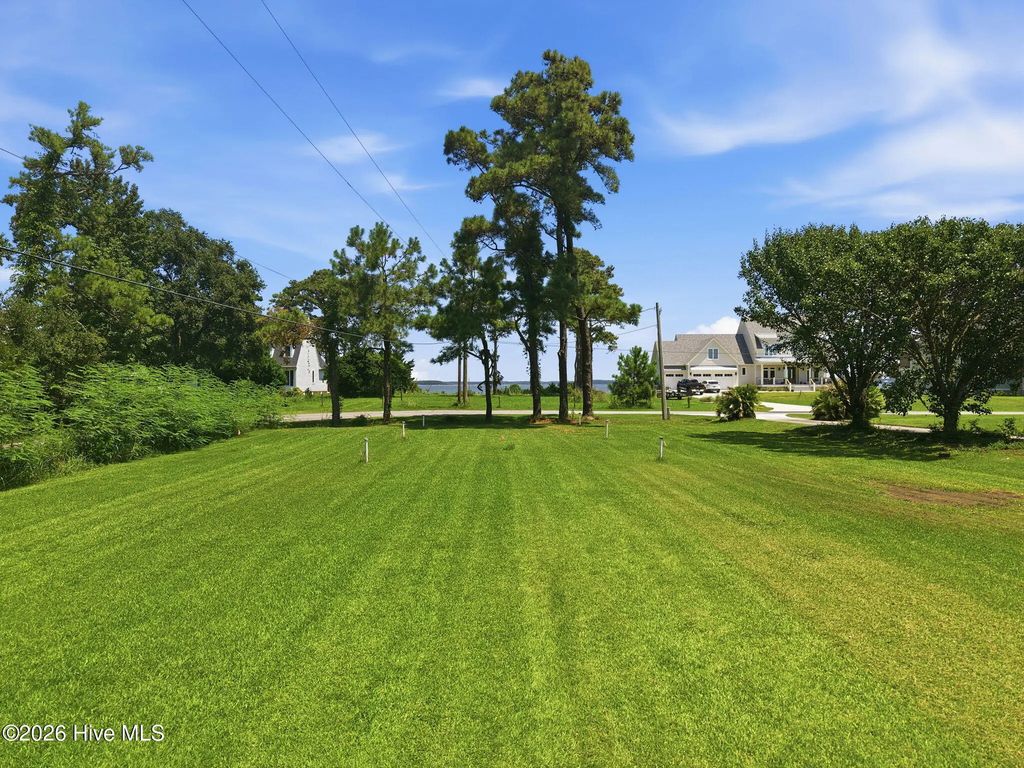 1513 Scotts Landing, Morehead City