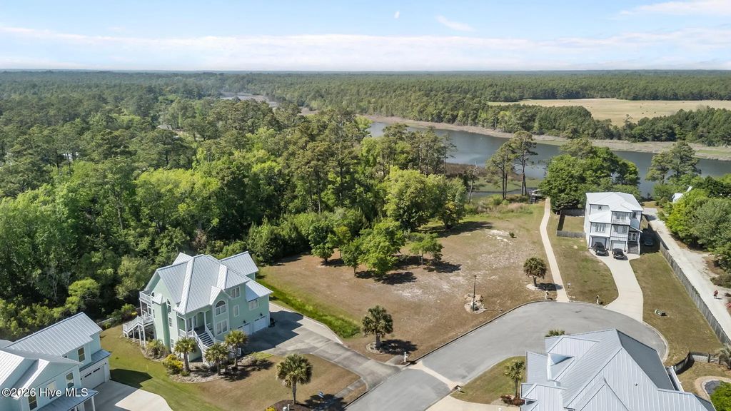 111 Key West Lane, Newport