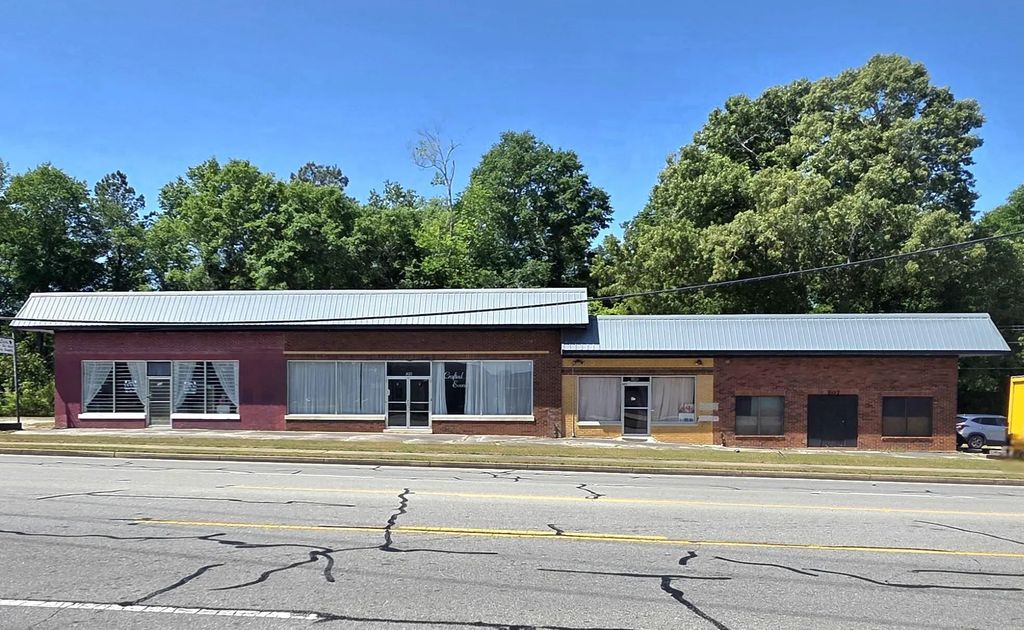 101 Thomson Highway, Jefferson