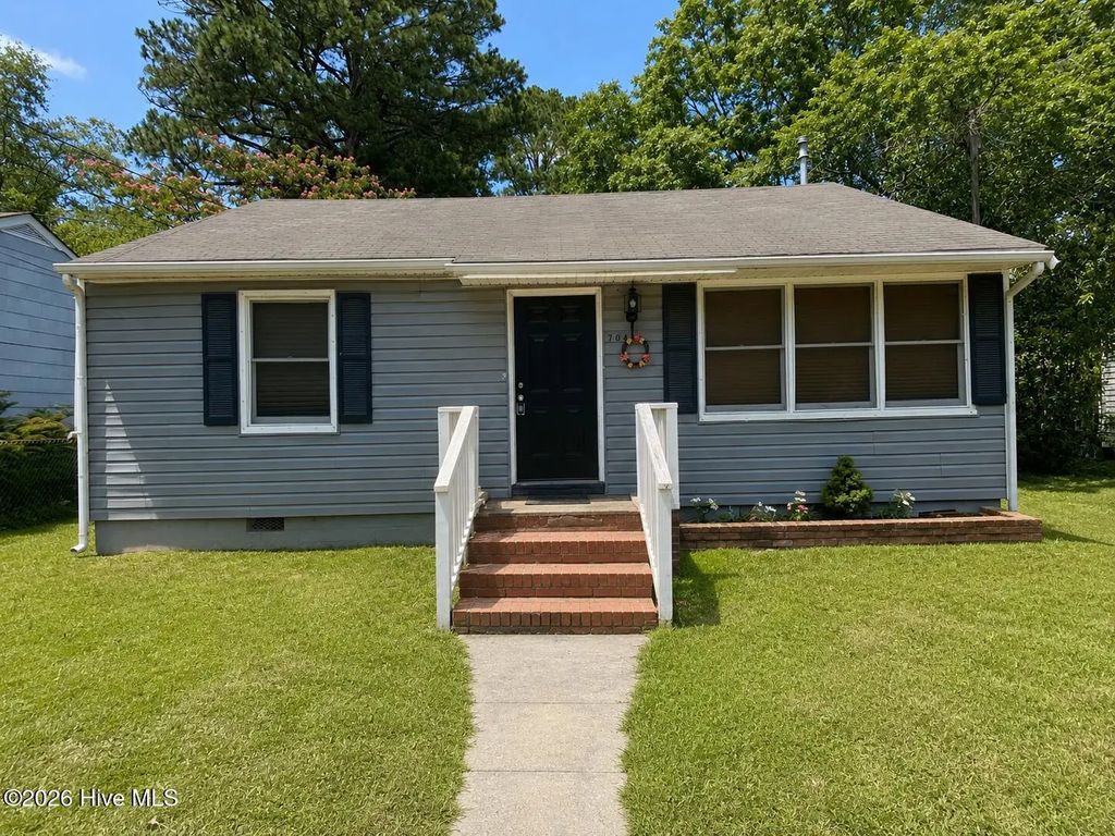 704 Dixon Street, Kinston